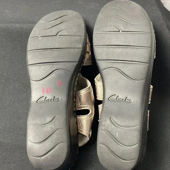 CLARKS COLLECTION WO SIZE 9 COMFORT SANDAL 3 ADJUSTABLE STRAPS SOFTGOLD … - Picture 10 of 13